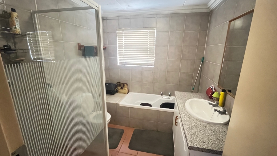 2 Bedroom Property for Sale in Vorna Valley Gauteng
