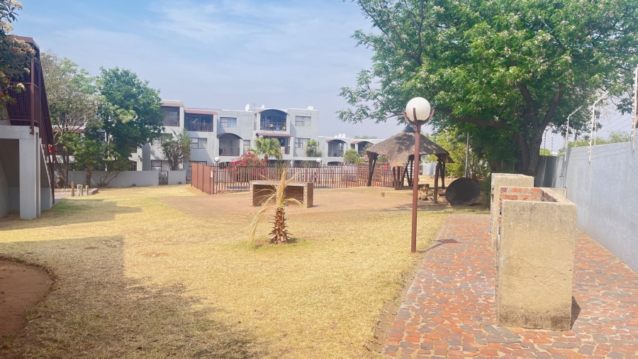 2 Bedroom Property for Sale in Vorna Valley Gauteng