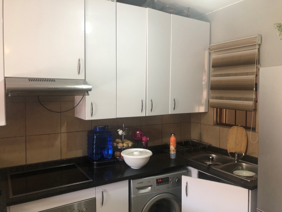 2 Bedroom Property for Sale in Vorna Valley Gauteng