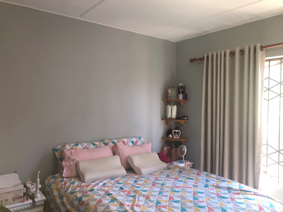 2 Bedroom Property for Sale in Vorna Valley Gauteng