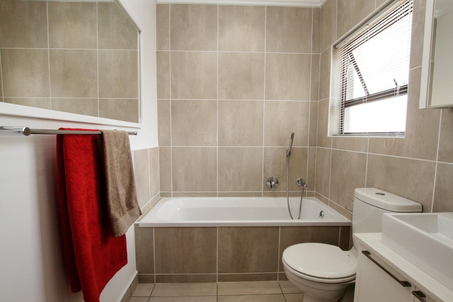 1 Bedroom Property for Sale in Lonehill Gauteng