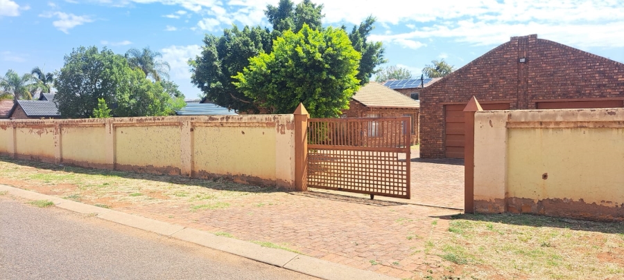 2 Bedroom Property for Sale in The Orchards Gauteng