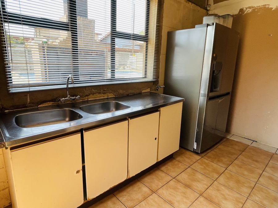 4 Bedroom Property for Sale in Pretoria Gardens Gauteng