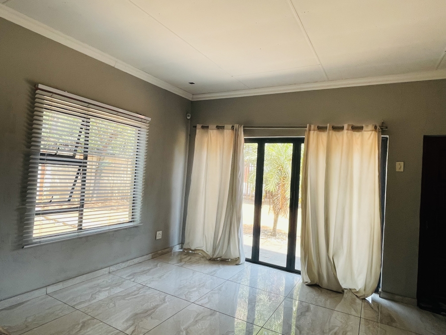 4 Bedroom Property for Sale in Pretoria Gardens Gauteng