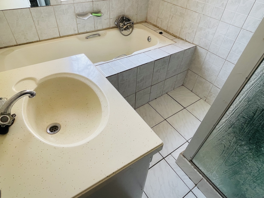 4 Bedroom Property for Sale in Pretoria Gardens Gauteng