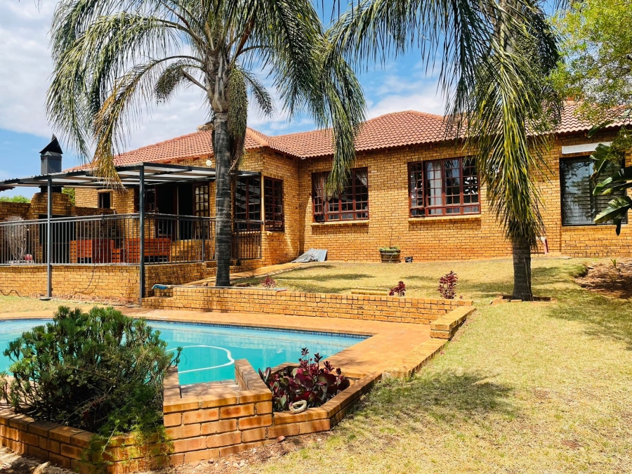 4 Bedroom Property for Sale in Noordheuwel Gauteng