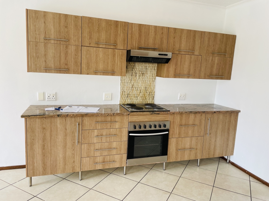 2 Bedroom Property for Sale in Featherbrooke Estate Gauteng