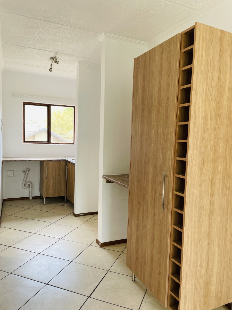 2 Bedroom Property for Sale in Featherbrooke Estate Gauteng