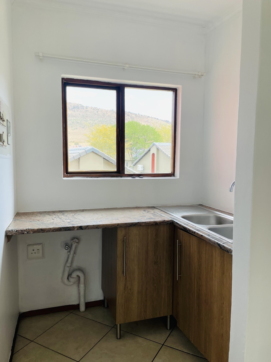 2 Bedroom Property for Sale in Featherbrooke Estate Gauteng