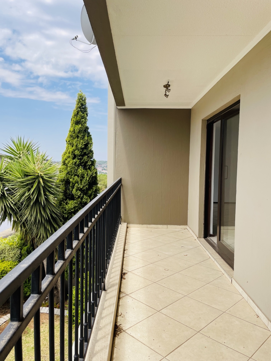 2 Bedroom Property for Sale in Featherbrooke Estate Gauteng