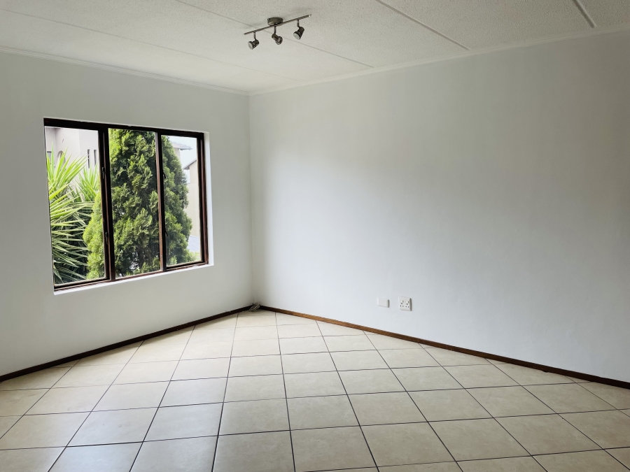 2 Bedroom Property for Sale in Featherbrooke Estate Gauteng
