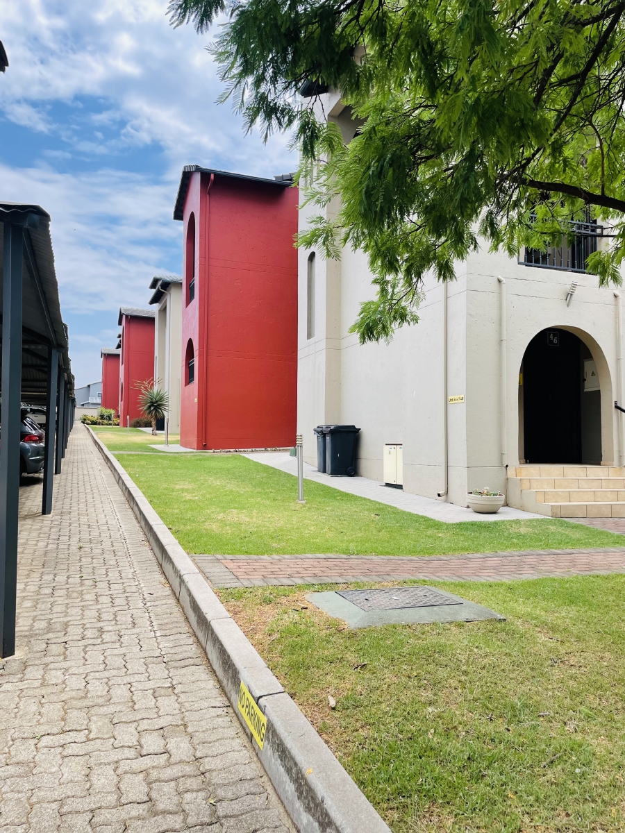 2 Bedroom Property for Sale in Featherbrooke Estate Gauteng
