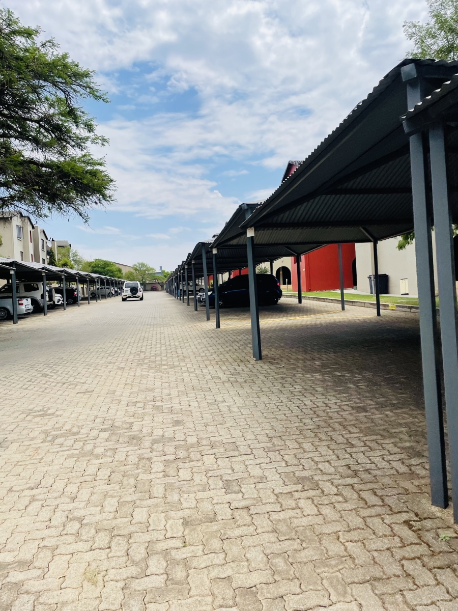 2 Bedroom Property for Sale in Featherbrooke Estate Gauteng