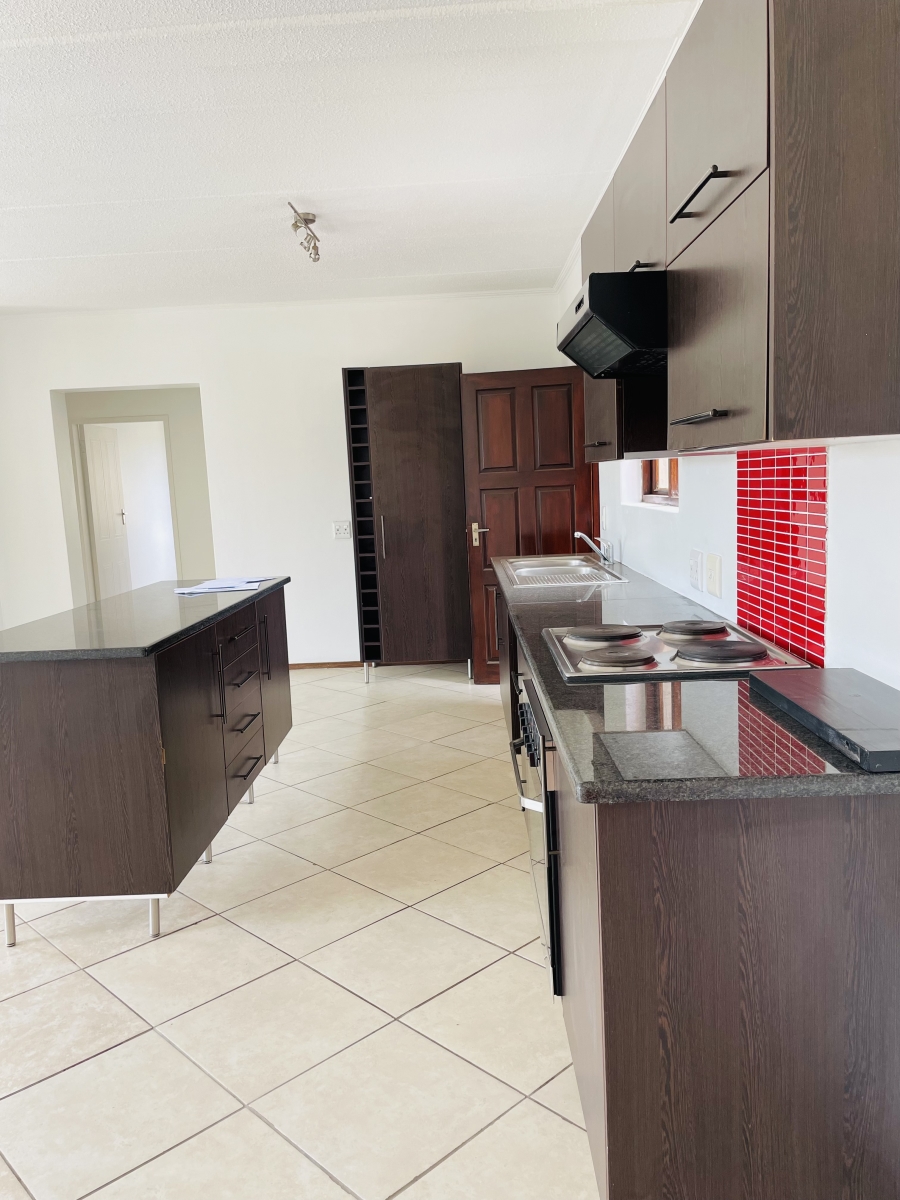 2 Bedroom Property for Sale in Featherbrooke Estate Gauteng