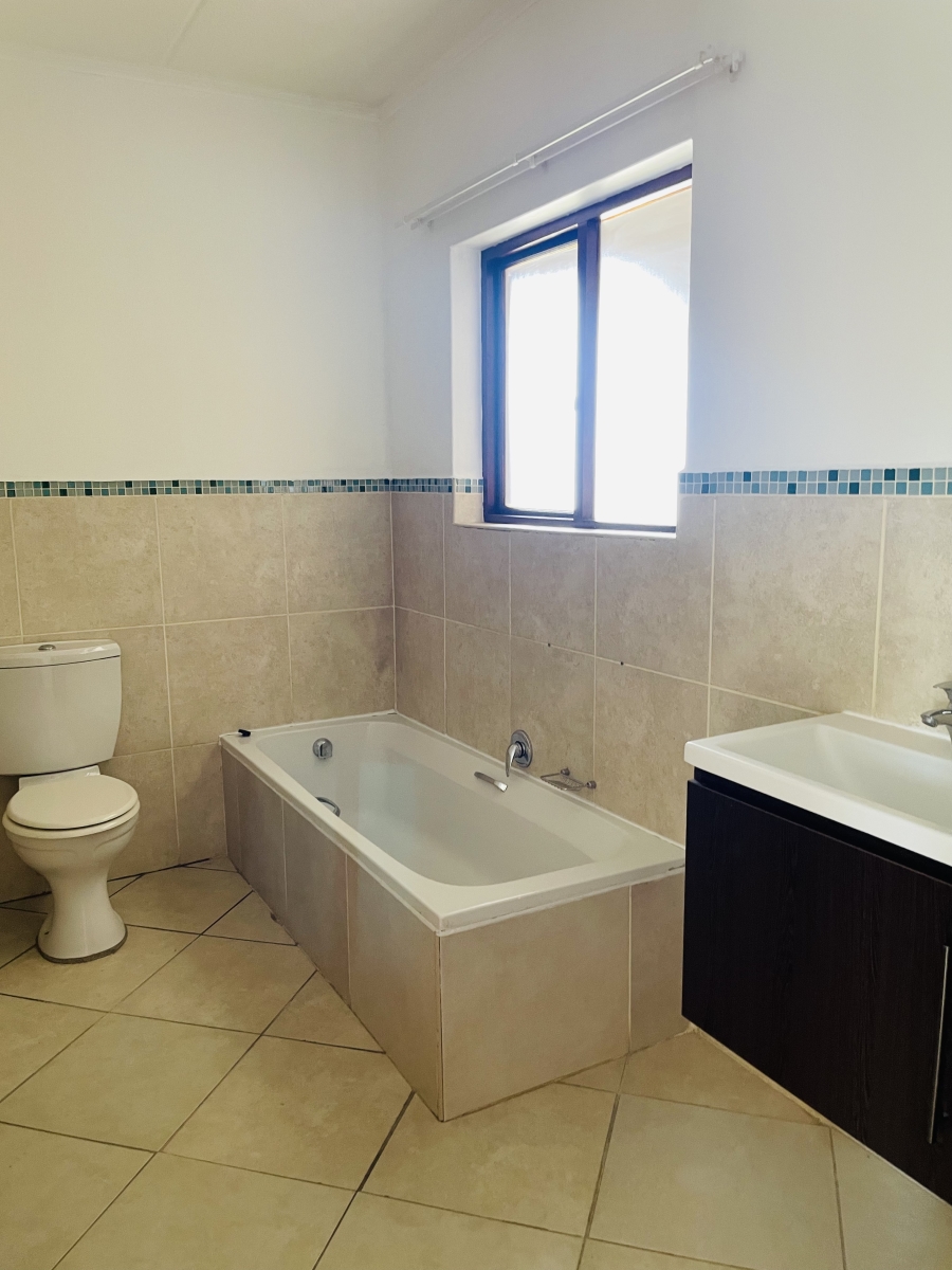 2 Bedroom Property for Sale in Featherbrooke Estate Gauteng