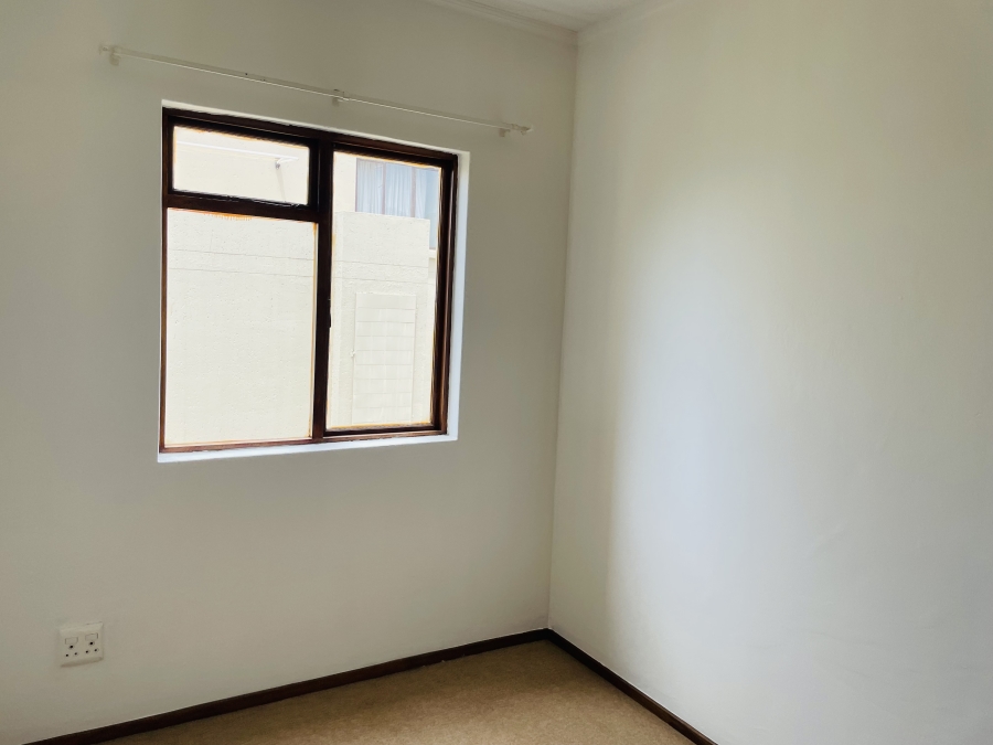 2 Bedroom Property for Sale in Featherbrooke Estate Gauteng