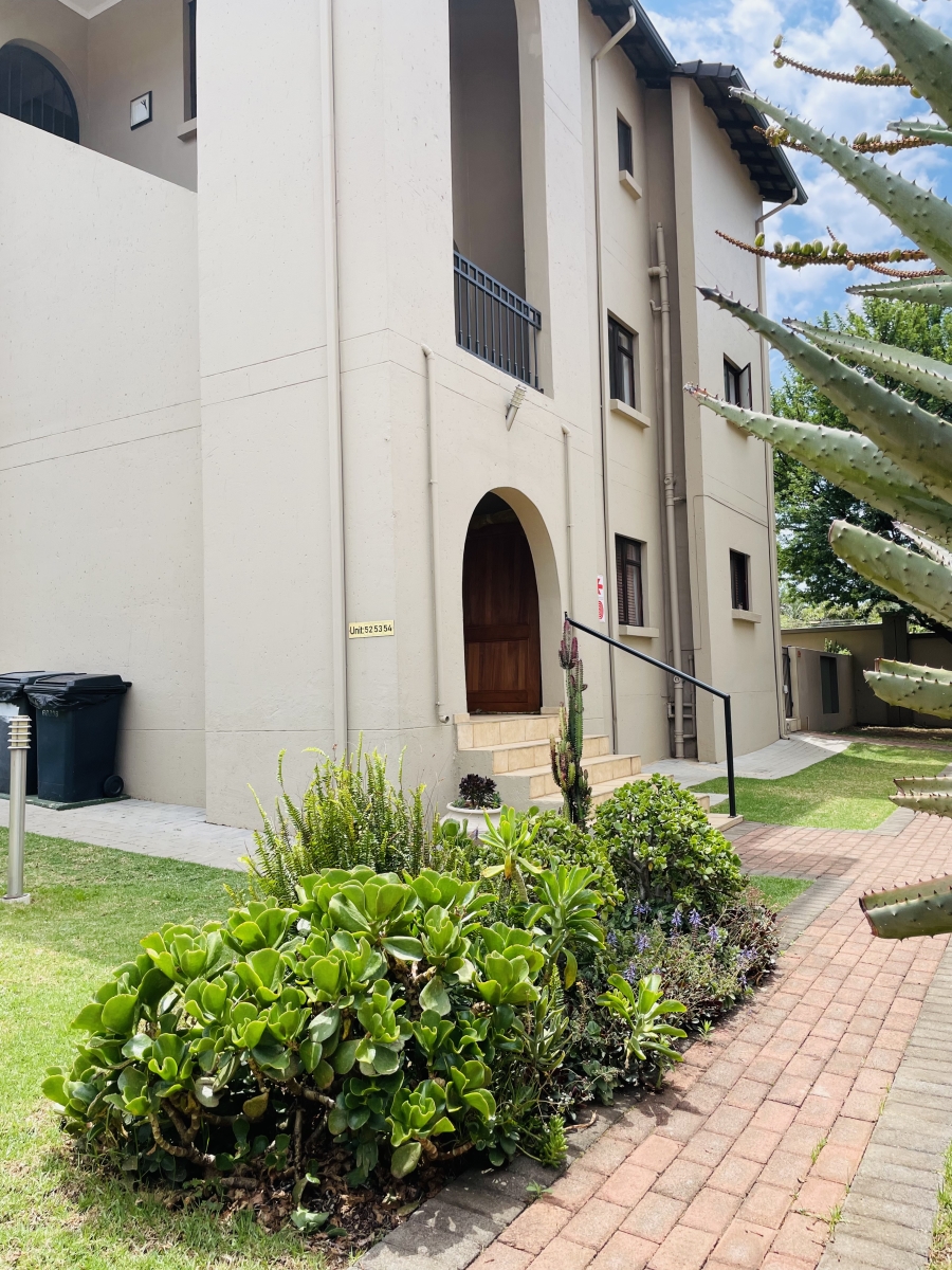 2 Bedroom Property for Sale in Featherbrooke Estate Gauteng