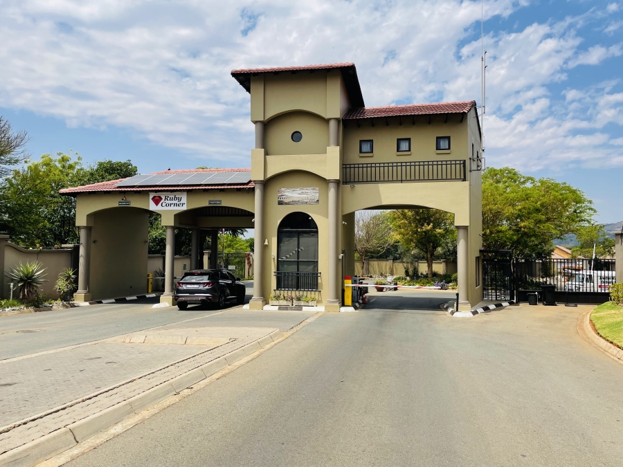 2 Bedroom Property for Sale in Featherbrooke Estate Gauteng