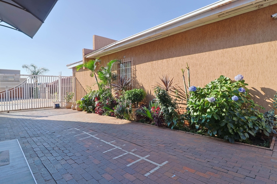 4 Bedroom Property for Sale in Lenasia South Gauteng