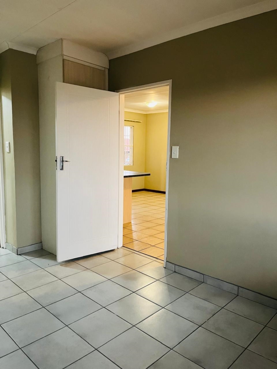 2 Bedroom Property for Sale in Noordwyk Gauteng