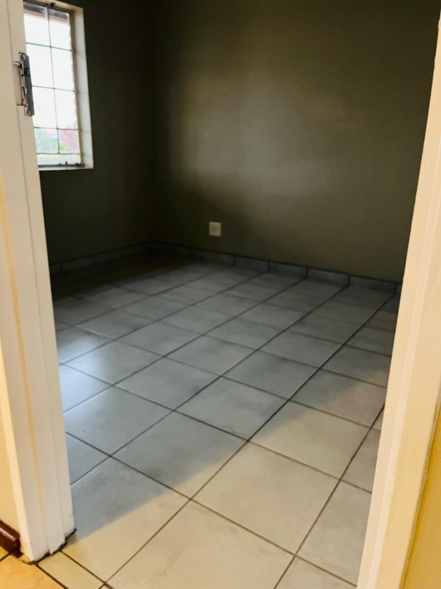 2 Bedroom Property for Sale in Noordwyk Gauteng