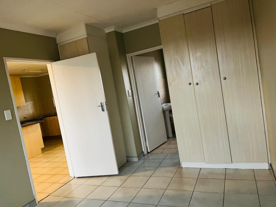 2 Bedroom Property for Sale in Noordwyk Gauteng