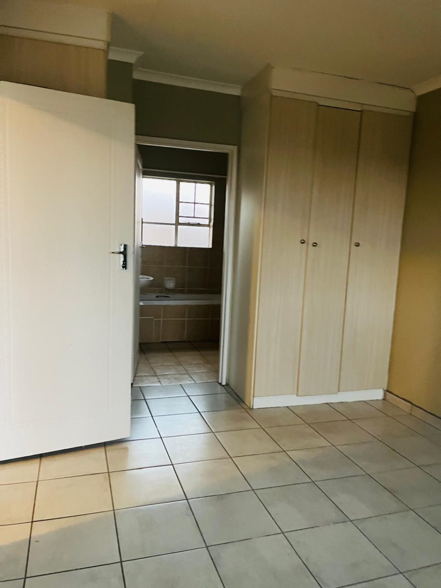 2 Bedroom Property for Sale in Noordwyk Gauteng