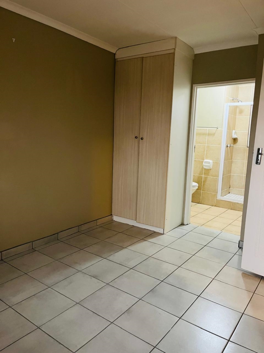 2 Bedroom Property for Sale in Noordwyk Gauteng