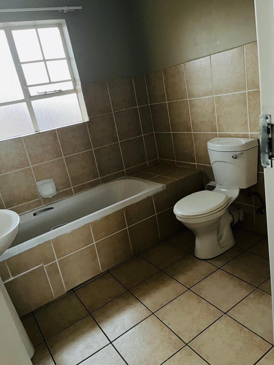 2 Bedroom Property for Sale in Noordwyk Gauteng