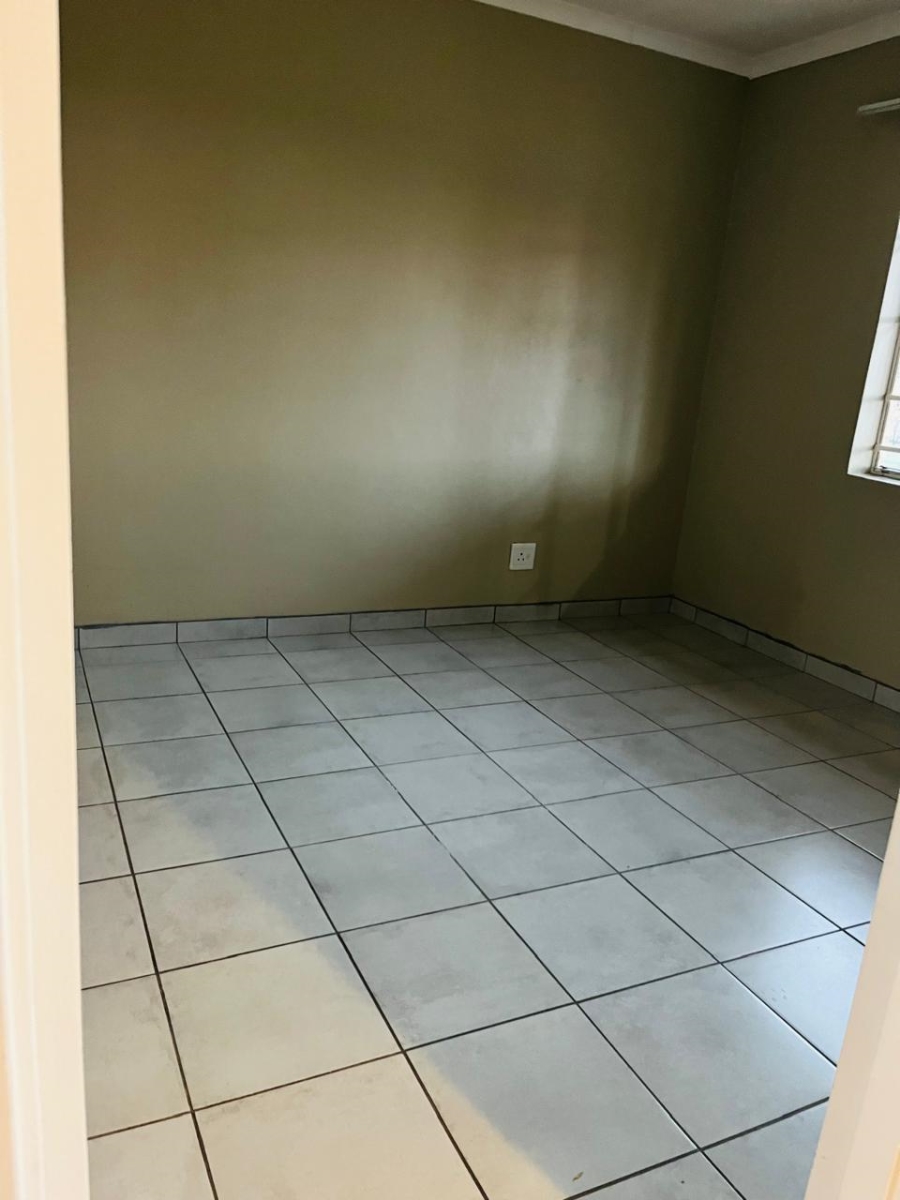 2 Bedroom Property for Sale in Noordwyk Gauteng