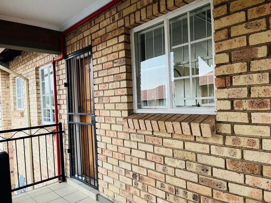 2 Bedroom Property for Sale in Noordwyk Gauteng