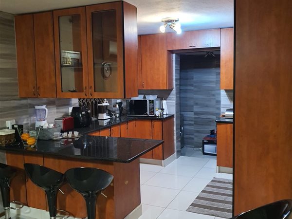 To Let 3 Bedroom Property for Rent in Halfway Gardens Gauteng