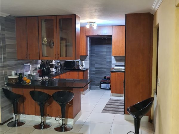 To Let 3 Bedroom Property for Rent in Halfway Gardens Gauteng