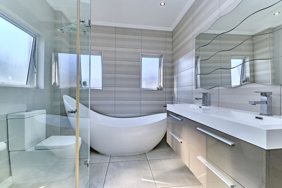 To Let 4 Bedroom Property for Rent in Waterfall Country Village Gauteng