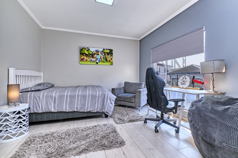 To Let 4 Bedroom Property for Rent in Waterfall Country Village Gauteng