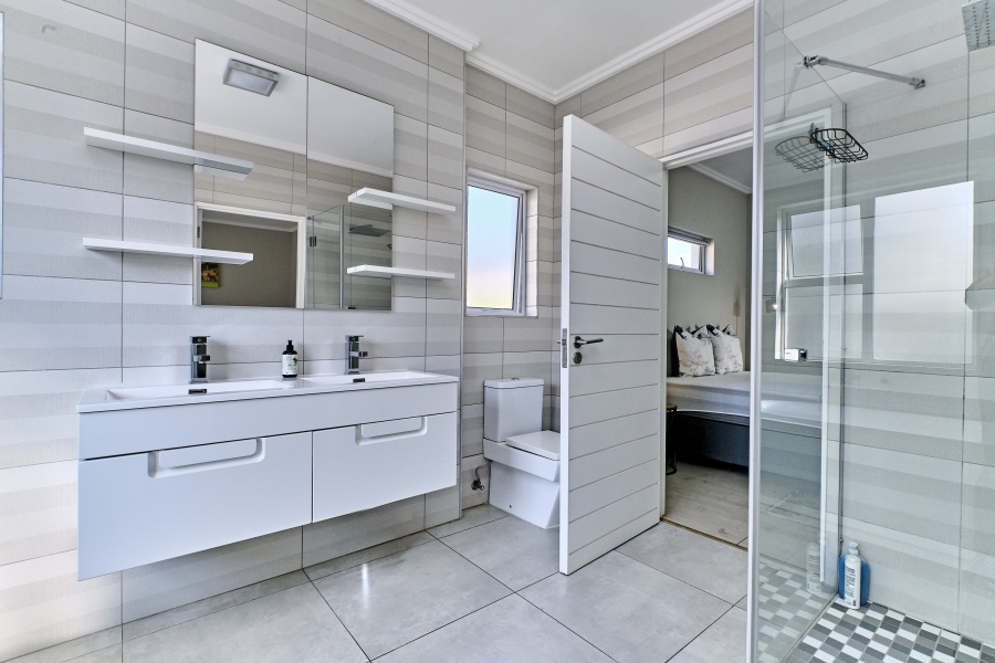 To Let 4 Bedroom Property for Rent in Waterfall Country Village Gauteng