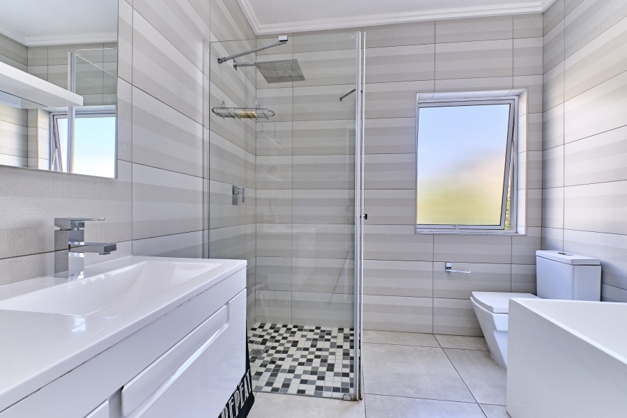 To Let 4 Bedroom Property for Rent in Waterfall Country Village Gauteng