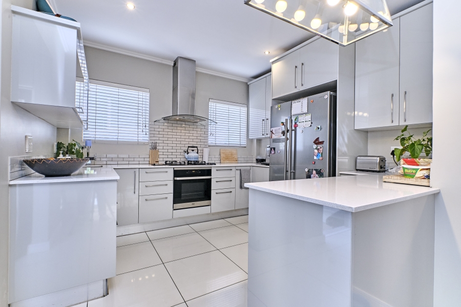 To Let 4 Bedroom Property for Rent in Waterfall Country Village Gauteng