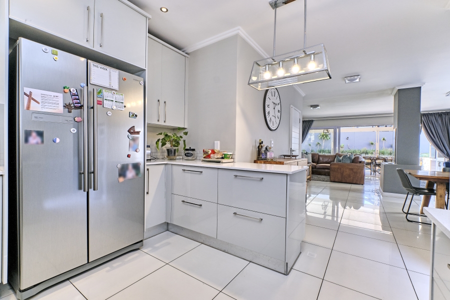 To Let 4 Bedroom Property for Rent in Waterfall Country Village Gauteng