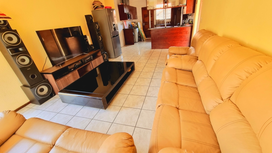 To Let 3 Bedroom Property for Rent in Halfway Gardens Gauteng