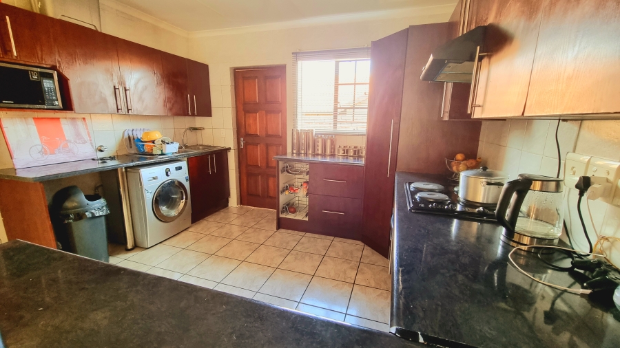 To Let 3 Bedroom Property for Rent in Halfway Gardens Gauteng