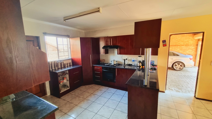 To Let 3 Bedroom Property for Rent in Halfway Gardens Gauteng