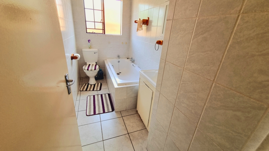 To Let 3 Bedroom Property for Rent in Halfway Gardens Gauteng