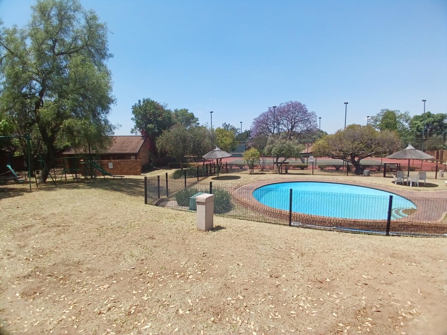 2 Bedroom Property for Sale in Lonehill Gauteng