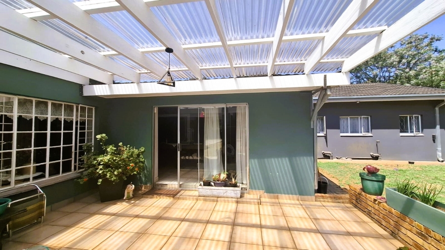 8 Bedroom Property for Sale in Golf Park Gauteng