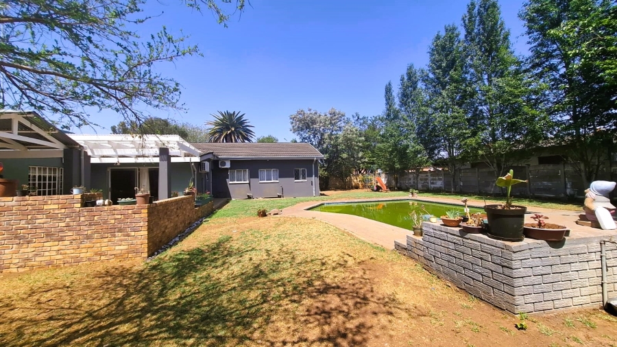8 Bedroom Property for Sale in Golf Park Gauteng