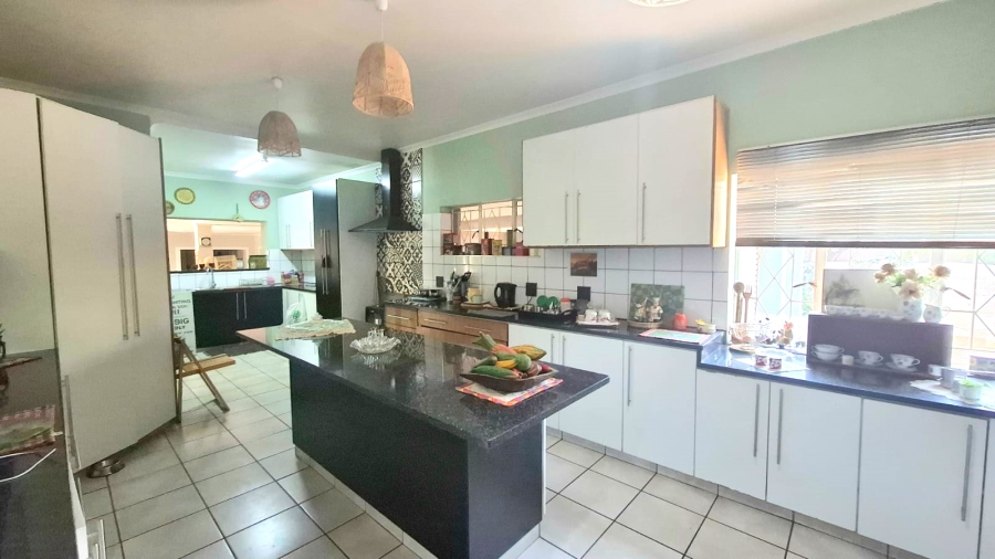 8 Bedroom Property for Sale in Golf Park Gauteng