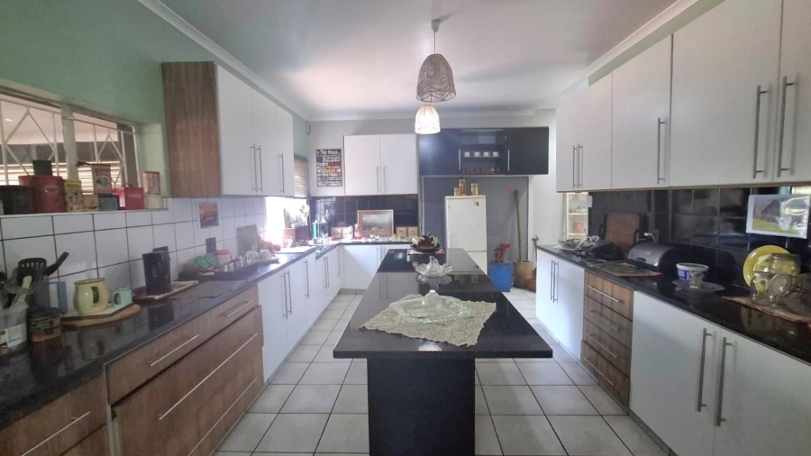 8 Bedroom Property for Sale in Golf Park Gauteng