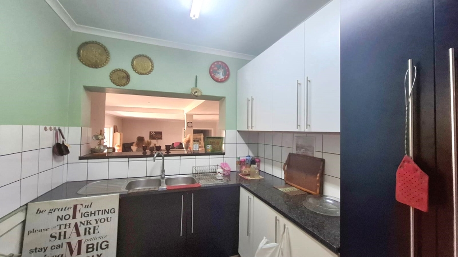 8 Bedroom Property for Sale in Golf Park Gauteng