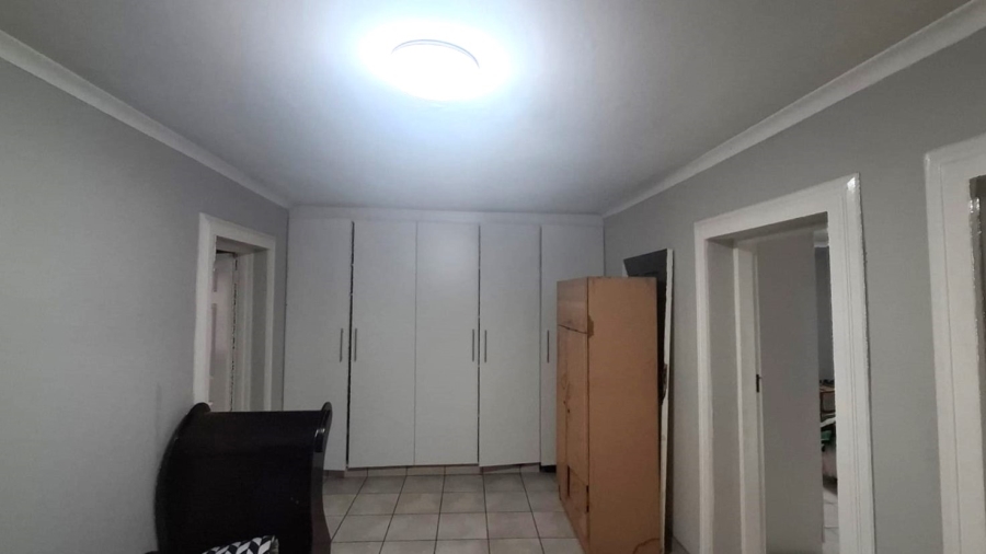 8 Bedroom Property for Sale in Golf Park Gauteng